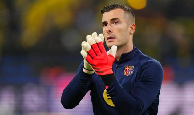 Inaki Pena sắp chia tay Barcelona để tìm kiếm cơ hội ra sân thường xuyên