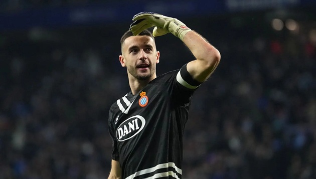 Thủ môn tài năng Joan Garcia: Premier League hay Barcelona?