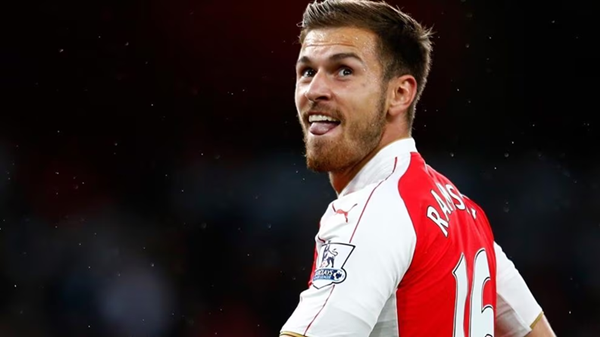 Aaron Ramsey: Chuyến bay định mệnh từ lời mời của Sir Alex Ferguson đến thành công tại Arsenal